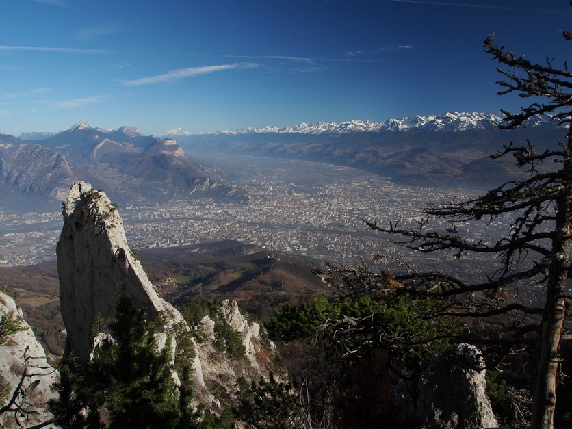 Vue sur Grenoble avec le Couteau 13petit.jpg